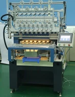 Nastratrice per avvolgimento di trasformatori di bobine completamente automatica